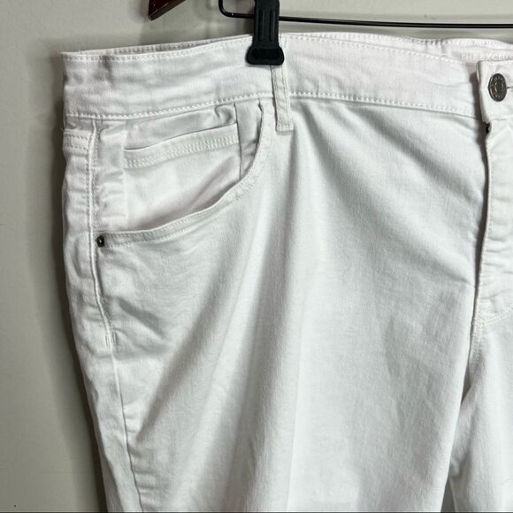 REITMAN’S R. Jeans White Bermuda Shorts Size 38 Petite - Picture 3 of 9